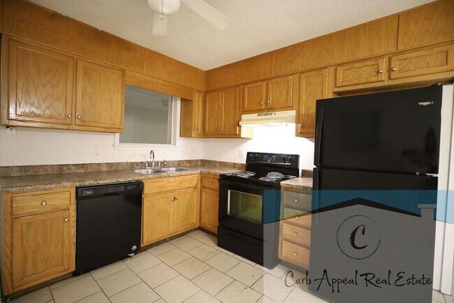 Foto del edificio - Move in special $800!! Recently renovated ...