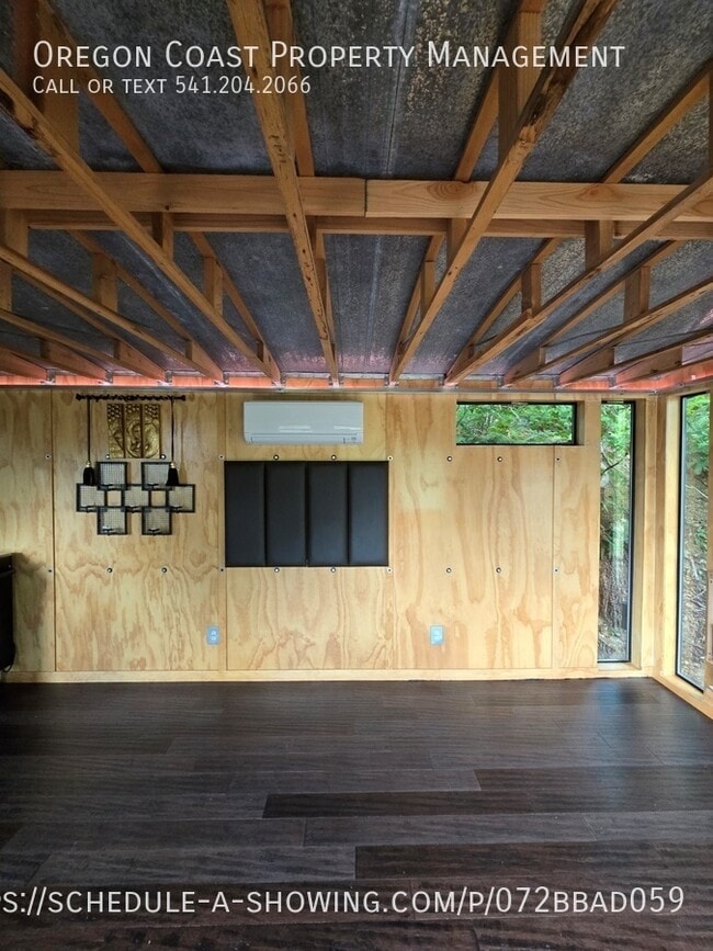 Building Photo - 1645 Deer Pl