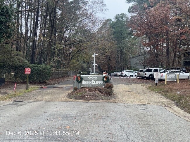 Foto del edificio - 1895 Tryon Dr