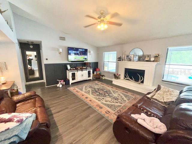 Foto del edificio - 219 Pebble Ct