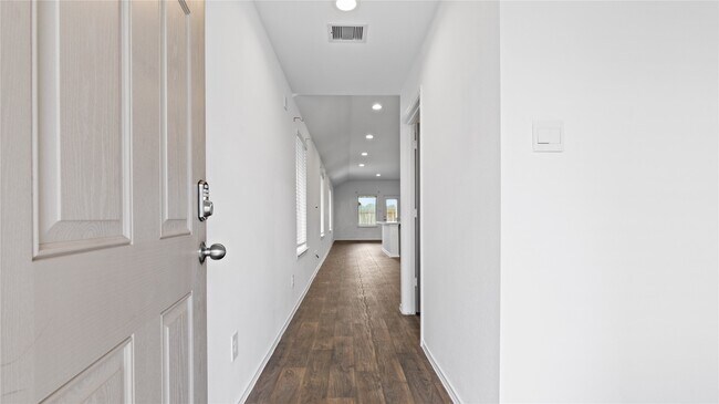Foto del edificio - 2326 Spruce Clf Ln