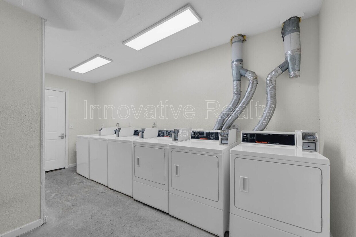 Building Photo - 5117 Curry Ford Rd