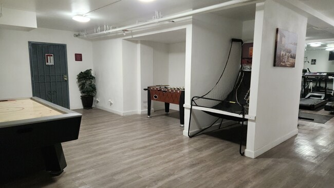 Sala de recreación - Canyon Crest Apartments