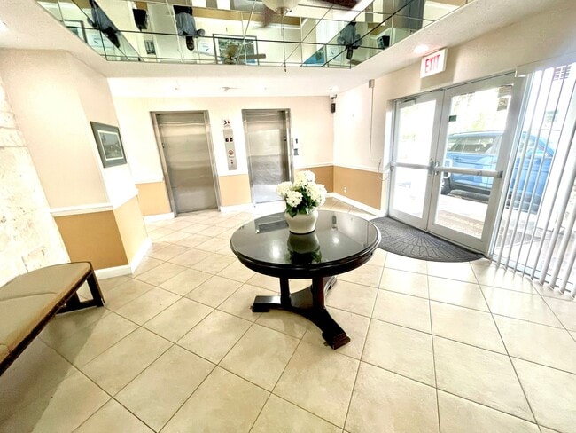 Lobby - 2555 NE 11th St