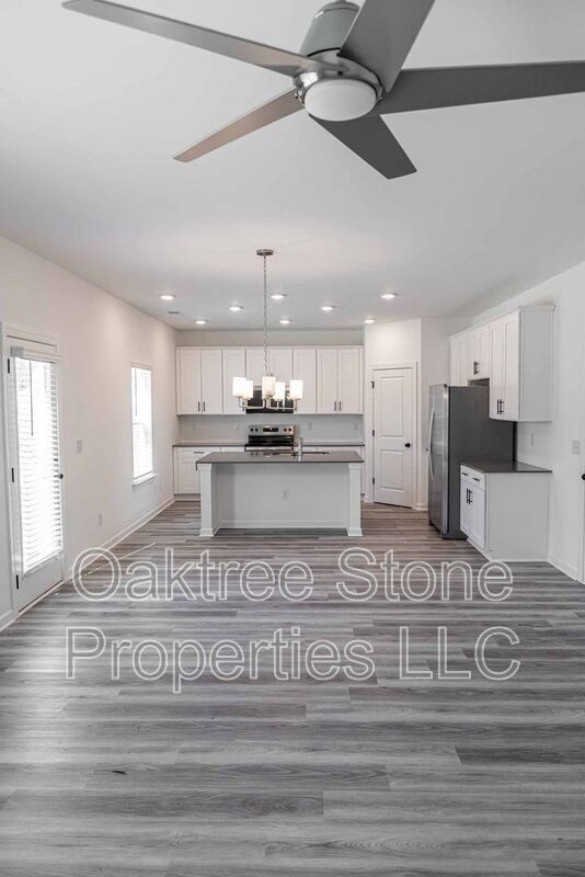 Foto del edificio - 3378 Skyland Dr