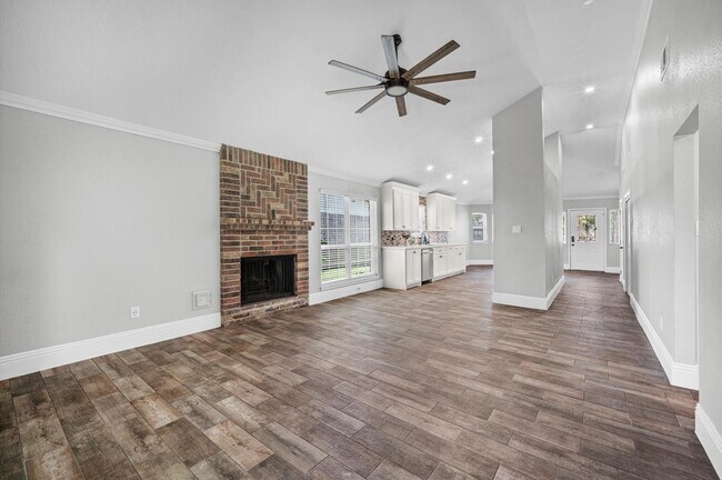 Foto del edificio - 24211 Landing Way Dr
