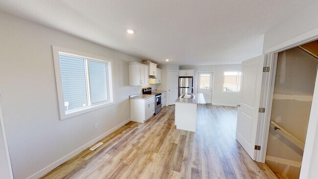 Building Photo - 9508A-95113 113 Ave