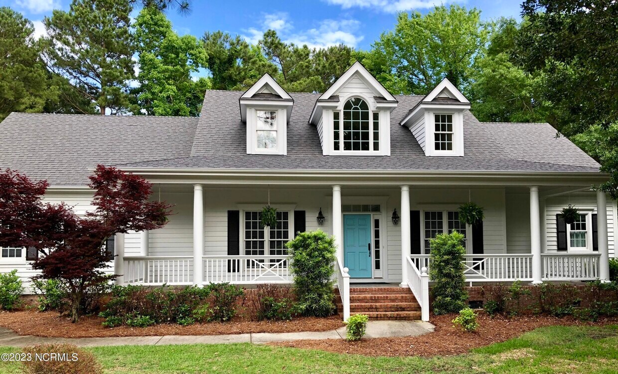 Foto principal - 8728 Champion Hills Dr