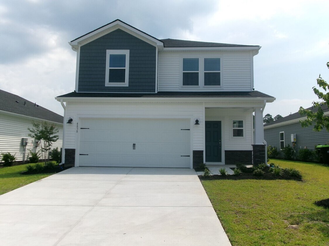 Foto principal - New pond view 5 bedroom, 3 bath home in Cl...