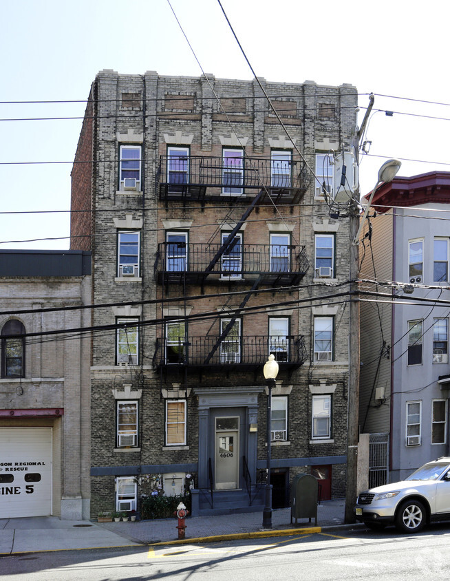 Primary Photo - 4606 Park Ave