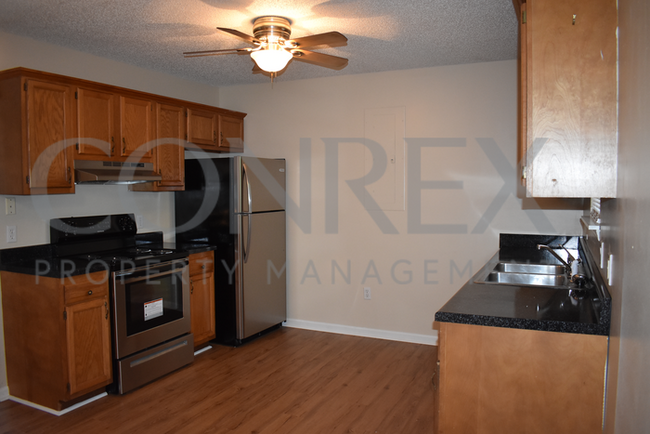 Building Photo - Lakeview Home