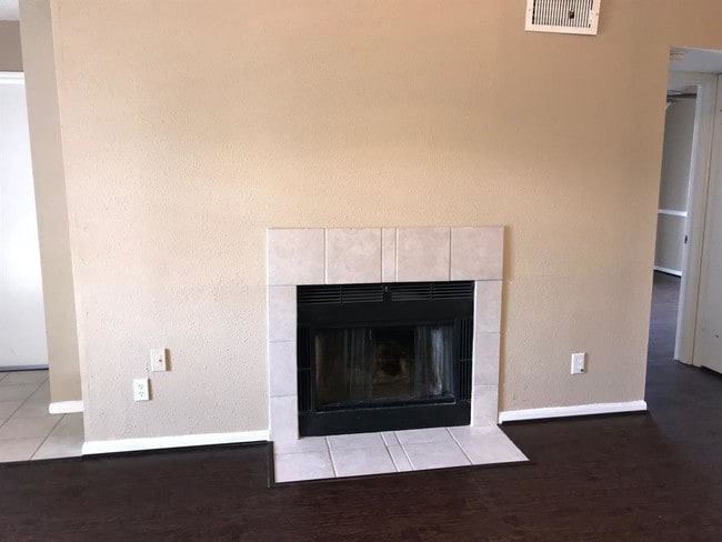 Building Photo - 2121 El Paseo St