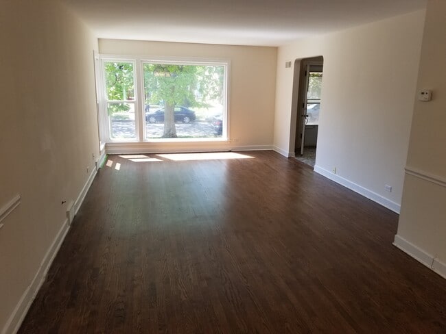 Building Photo - 6247 N Ridgeway Ave