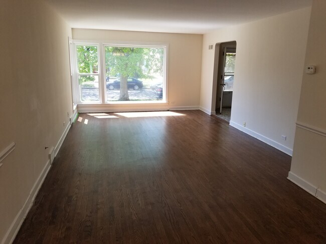 Foto del edificio - 6247 N Ridgeway Ave