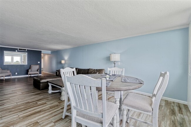 Foto del edificio - 2617 Cove Cay Dr