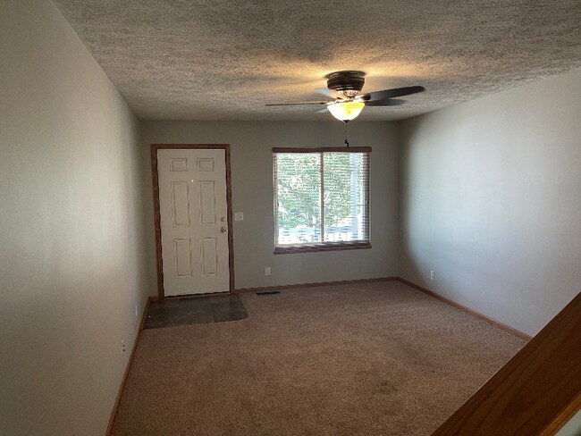Foto del edificio - 6615 Shadow Pines Dr