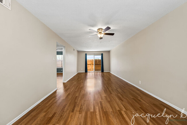 Living/Dining Room - 923 Vance Jackson Rd