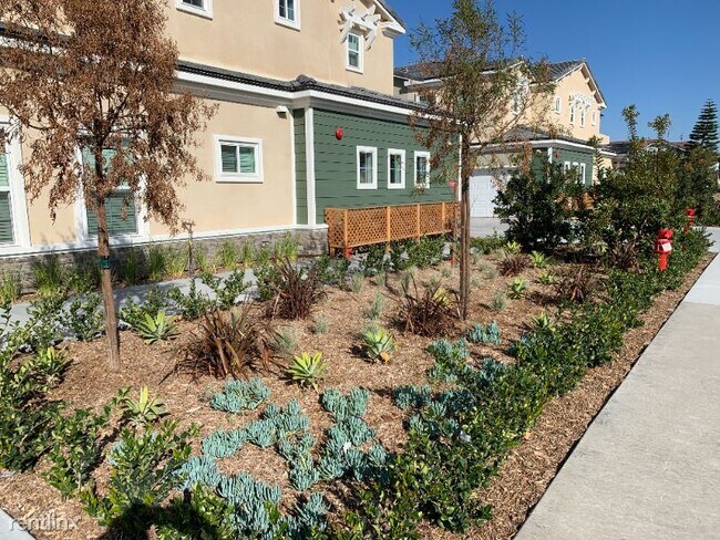 Building Photo - 3 br, 4.5 bath Townhome - 20735 Elaine Ave