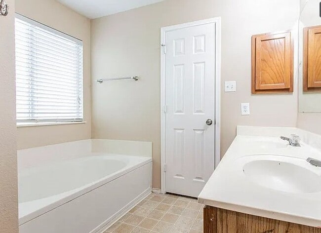 Building Photo - 149 Willow View