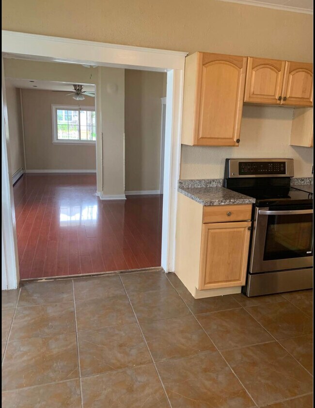 Foto del edificio - 382 E Grove St