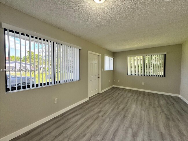 Building Photo - 2237 Taylor St