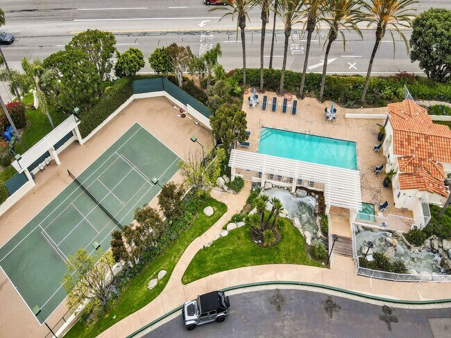 Building Photo - LOVELY POINTE AT MALIBU CONDO!