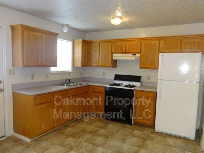 Building Photo - 942 Pedro Dr