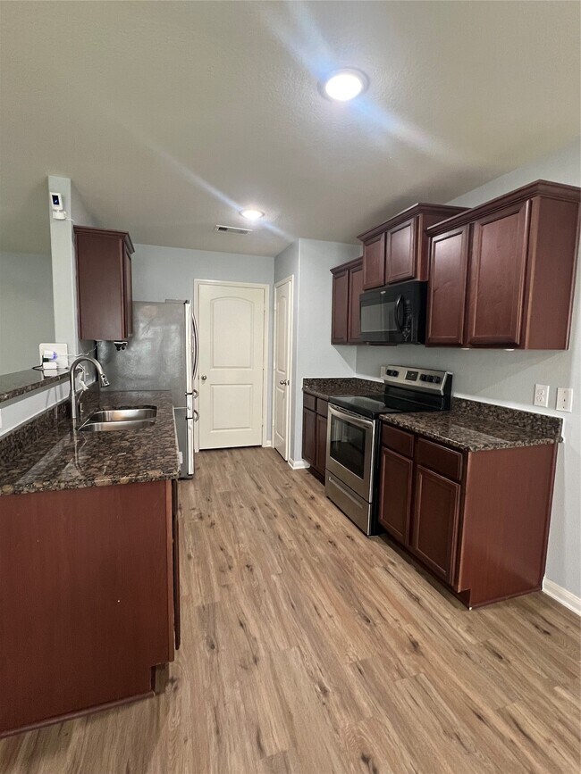 Foto del edificio - 5502 Rainbow Rd.