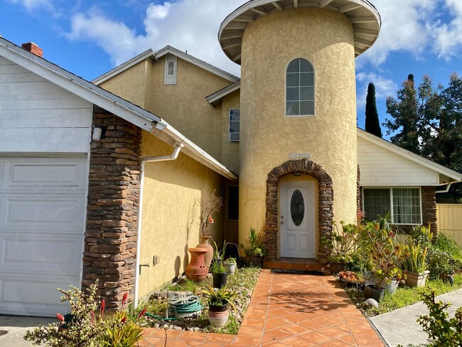 Building Photo - Spacious 6 Bedroom Rancho Penasquitos Home...