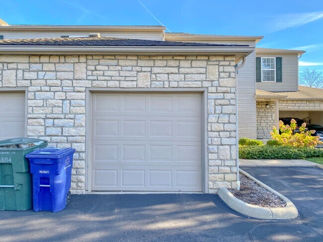 Foto del edificio - Beautiful Bethel Commons Condo For Rent In Dublin Schools