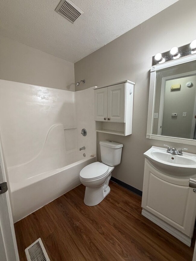 Building Photo - 2 Bedroom Apartment - Milan, IL