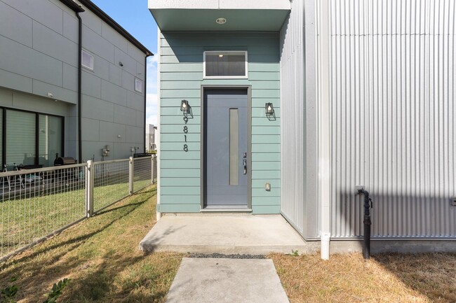 Building Photo - 9818 Mocking Bird Hill Ln