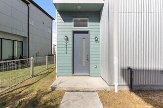 Building Photo - 9818 Mocking Bird Hill Ln