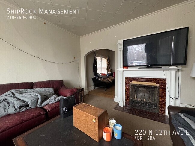 Foto del edificio - 220 N 12th Ave E