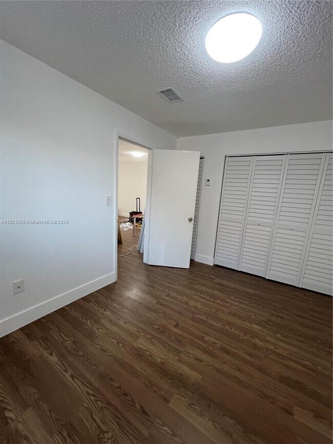 Foto del edificio - 6141 W 22nd Ct