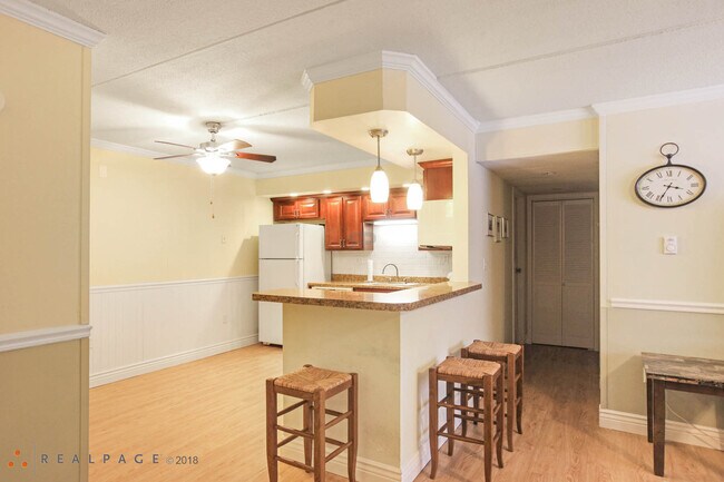 Foto del edificio - Whitmore Court Apartments