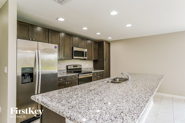 Foto del edificio - 2013 Embers Pkwy W