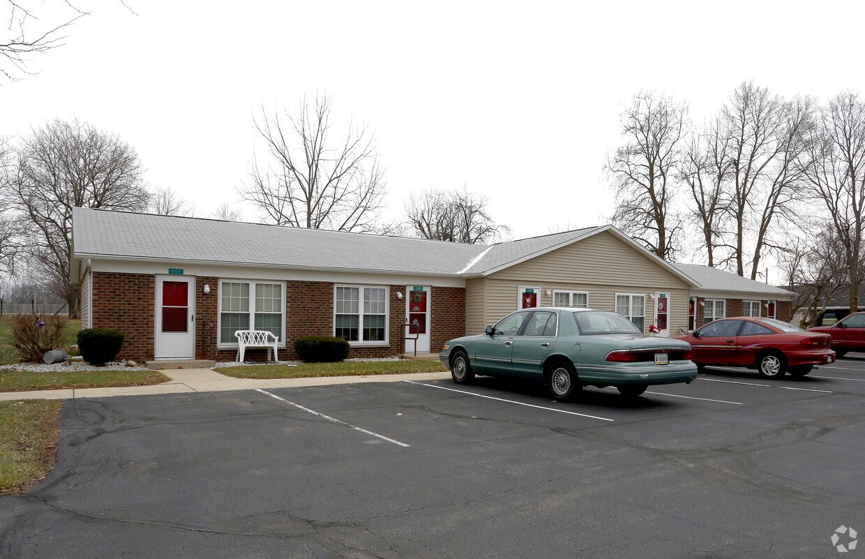 Primary Photo - Lincolnwood Estates