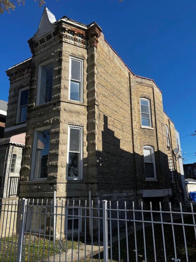 Foto principal - 1915 S Avers Ave