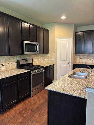 Foto del edificio - 3332 Canyon Lake Dr