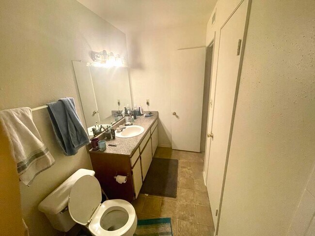 Foto del edificio - 2239 Cromwell Cir