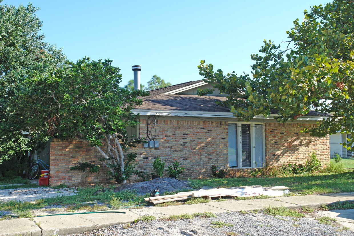 Foto del edificio - 3385 Green Briar Cir