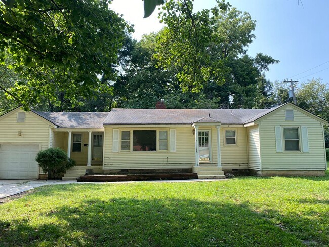Building Photo - 3-Bedroom House Near Phelps Grove Park!