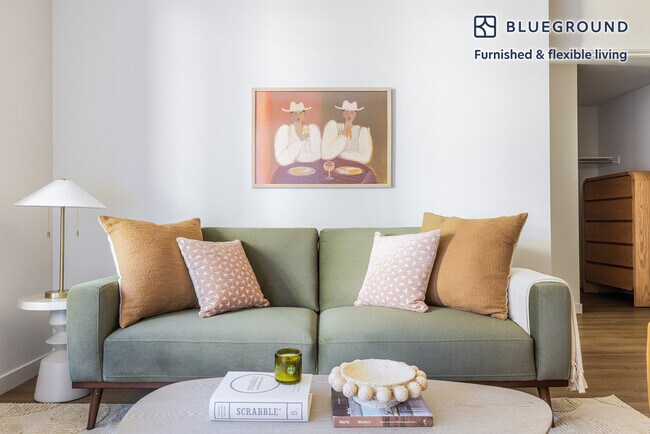 Foto del edificio - 2333 Calle Del Mundo