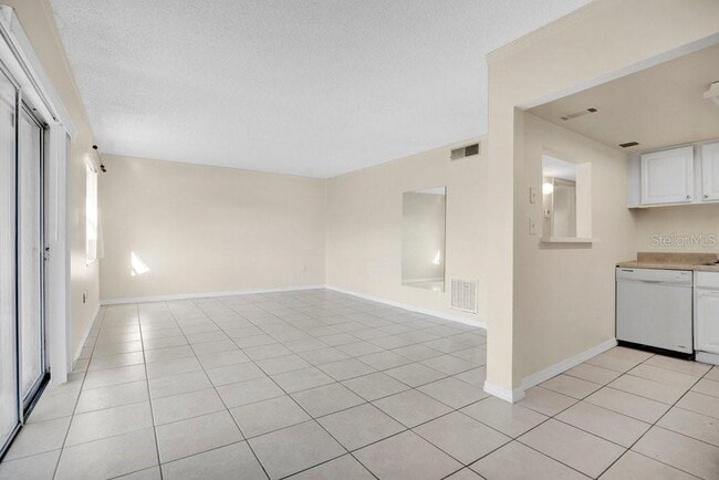 Building Photo - 2507 N Alafaya Trail