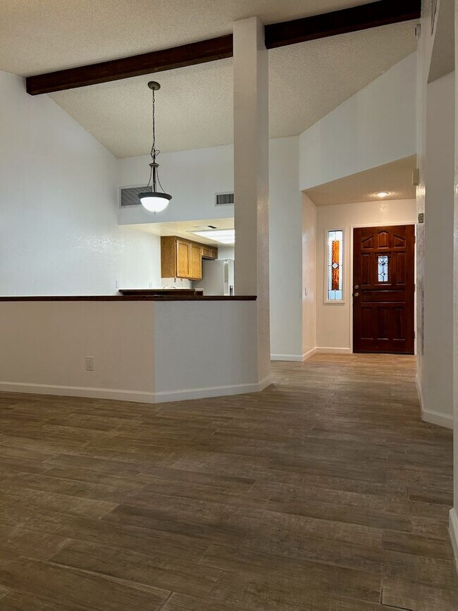 Foto del edificio - 329 Del Mar Ln