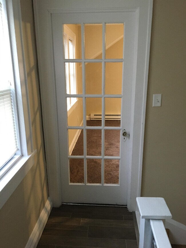 Building Photo - 1430 Vassar Dr