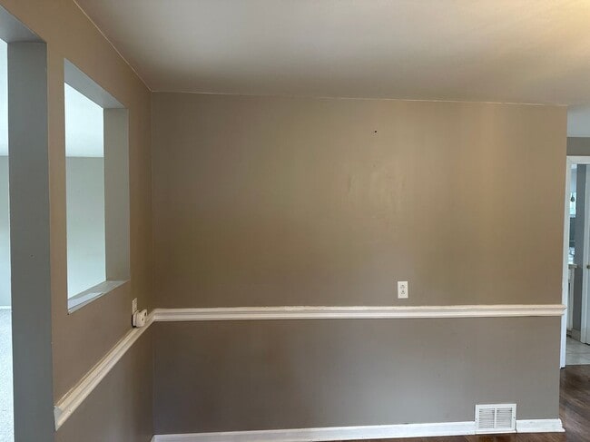 Building Photo - 45 Lemans Dr