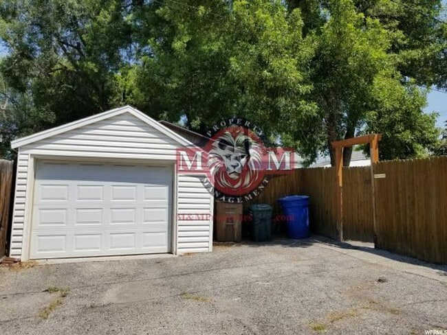 Building Photo - 3 Bd  1 Bath Home in Salt Lake City