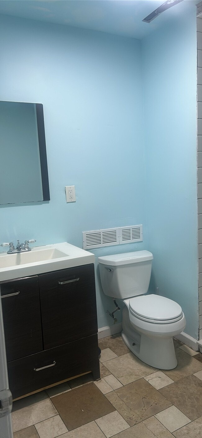 Photo - 17 Dewitt Pl House